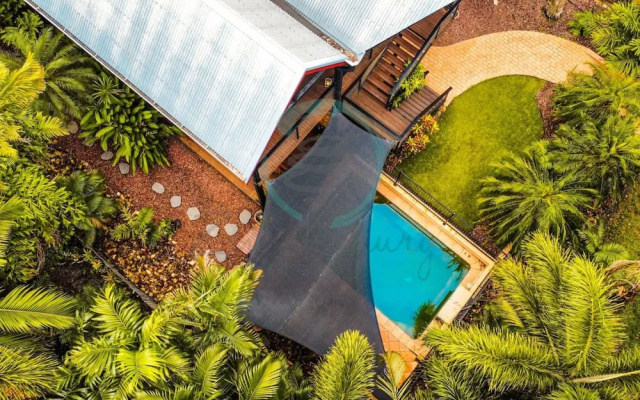 Zenlux Tropical Retreat Pool BBQ Golf Course