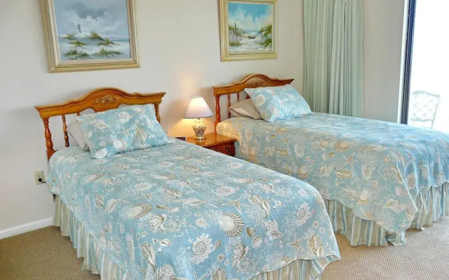 Beachfront Condo With Pool and Ocean View From Balcony