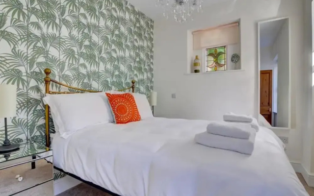 Delightful Holiday Home in Appledore With Garden