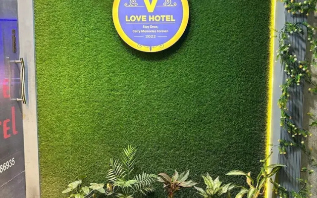 V Love Hotel