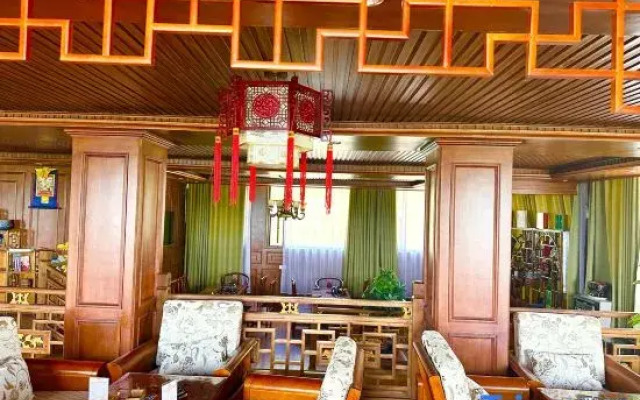 Roger Gejiuqu Le Xuanbao Viewing Mountain Villa