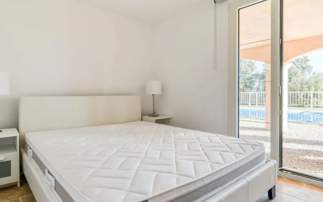 Plush Villa in Le Cannet-des-Maures with Private Pool