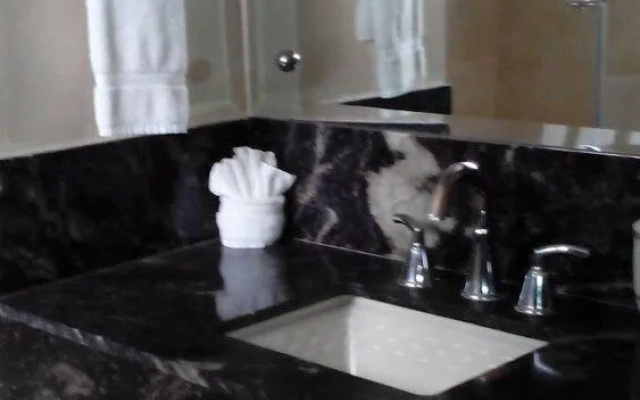 1915 Inn & Suites
