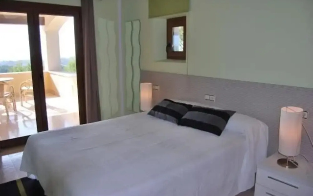 House - 4 Bedrooms with Pool and WiFi - 103976