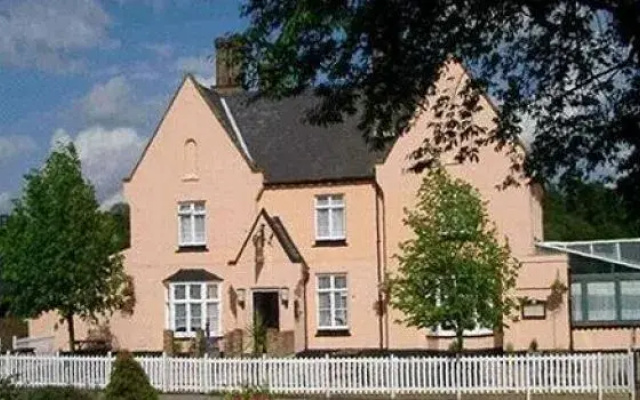 Papillon Woodhall Arms