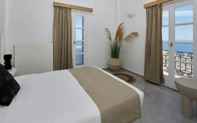 Bluewhite Suites & Villa Santorini