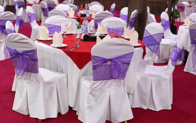 Отель Arman Hotel Juffair Mall