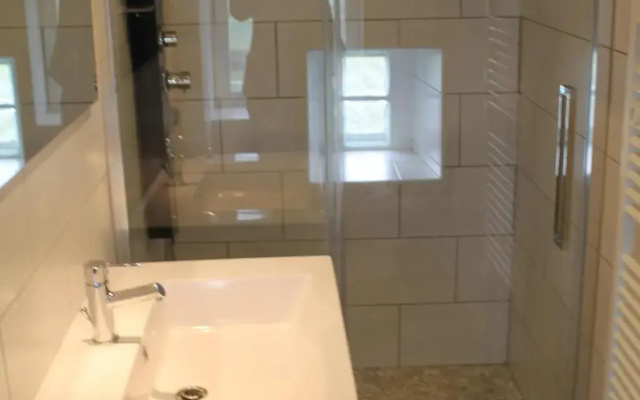 MAISON LA ROCHE-POSAY, 2 PIèCES, 3 PERSONNES - FR-1-541-52