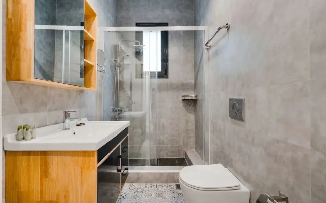Sanders Home Suites - Bright Downtown 2-bdr. Apt