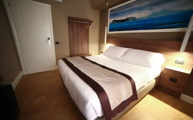 7th Floor Suite