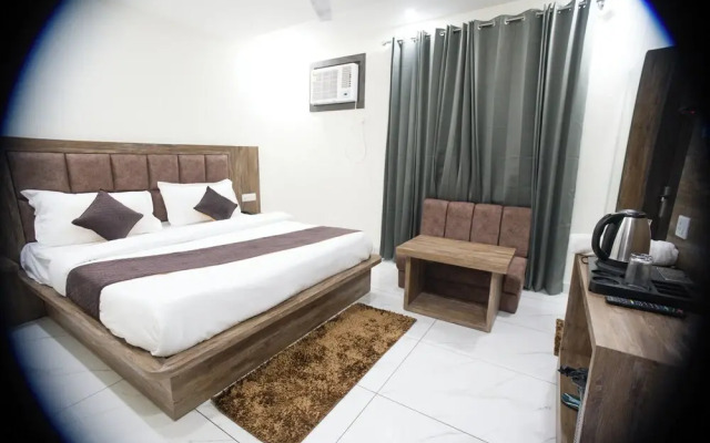 Hotel The Katra Avenue