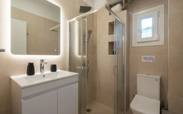 15 Minutes Walk to Acropolis, Minimalist Studio