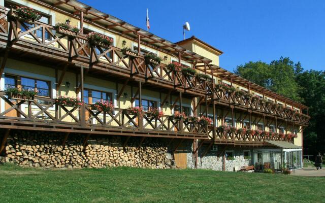 Отель Resort Stein Чехия, Хеб - отзывы, цены и фото номеров - забронировать отель Resort Stein онлайн вид на фасад