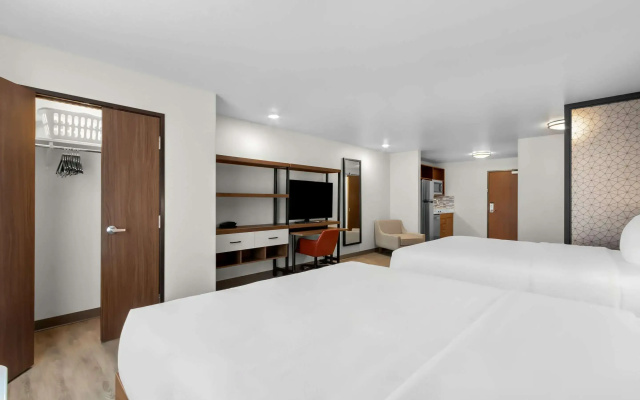 Everhome Suites Glendale Sports Entertainment District