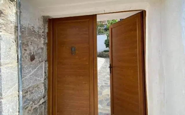 Giannis-Kleopatra House 1