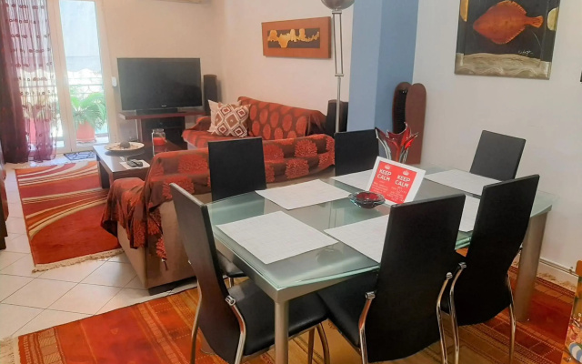 Large terrace apartment near city centre