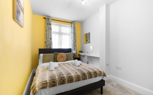 Spacious 5 Bedroom Family Home in Harrow