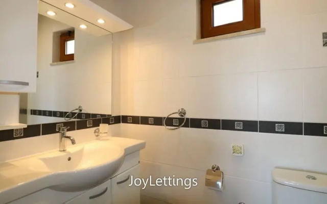 Villa AX07 by JoyLettings