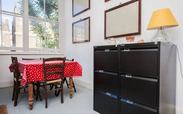 Beautiful and Light Chelsea 1 Bed Apartment