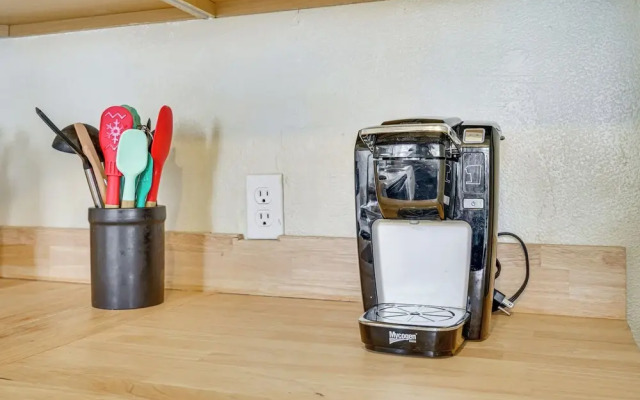 1 Mi to Downtown Pueblo! Cat-friendly Condo
