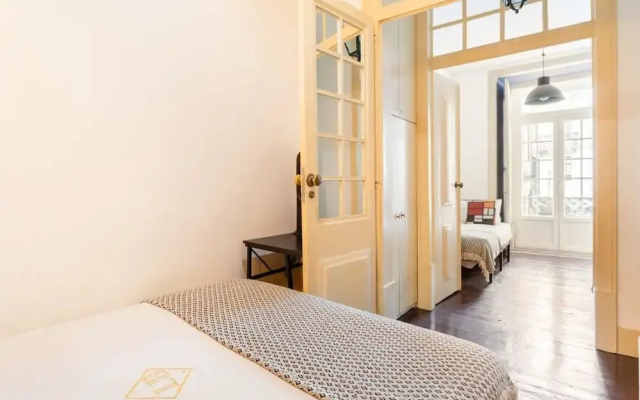 Artistic Alfama 4BR Cathedral Views Tram 28