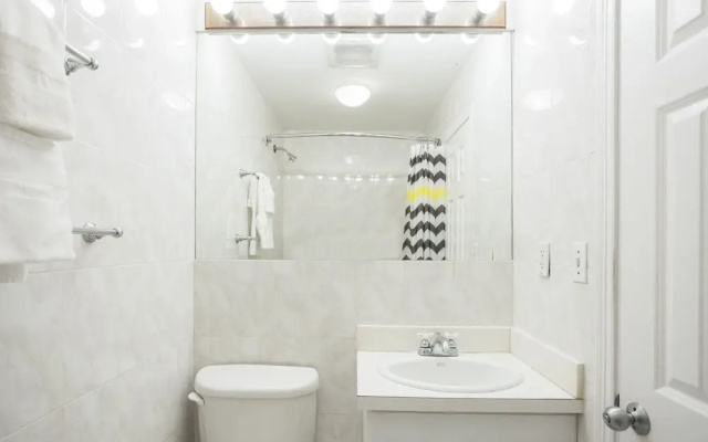Premier Theater District Suites by Sonder