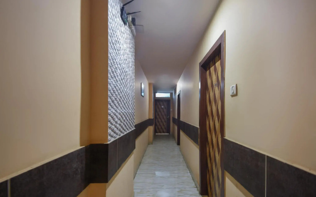 OYO 72016 Hotel Golden Palace