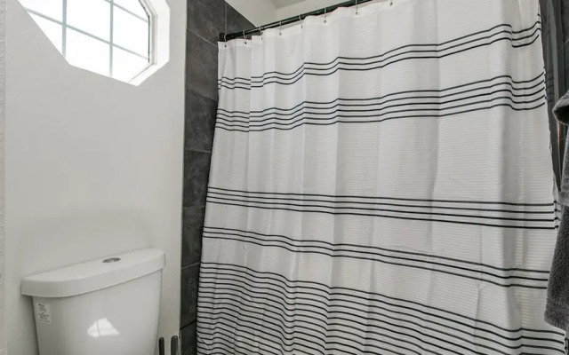 Upgraded 4-bdrm Beautiful Home W/pool!