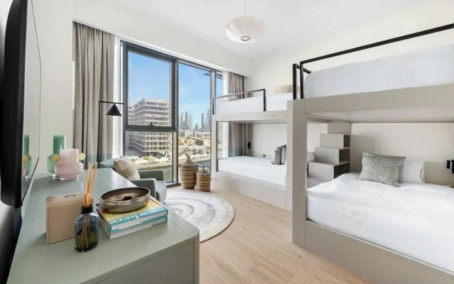 3BR with Burj Khalifa and Canal View