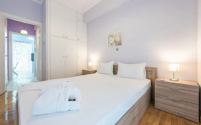 Central & Cozy Apartment With Balcony