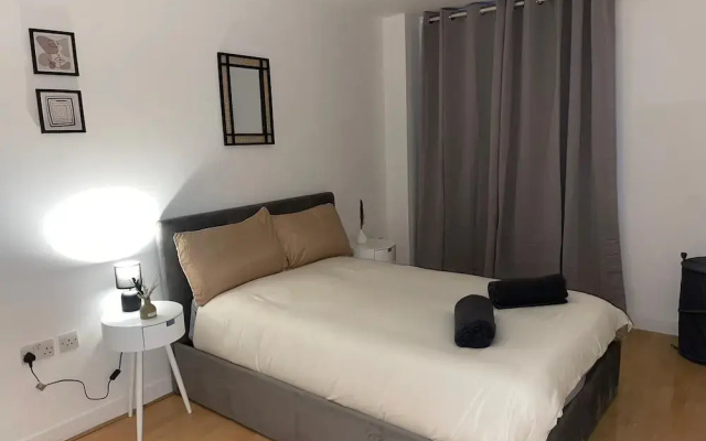 Central London 2-bed Apartment