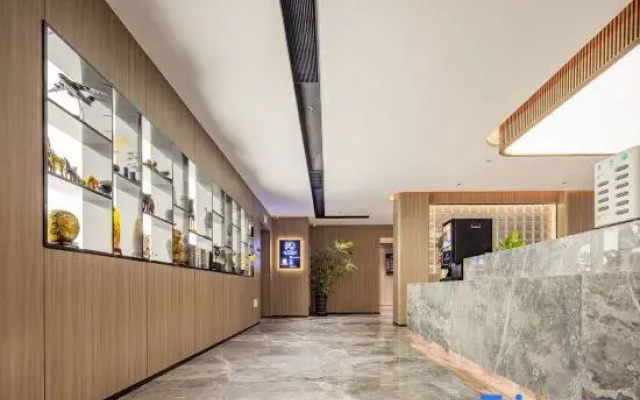 Lingmei International Hotel