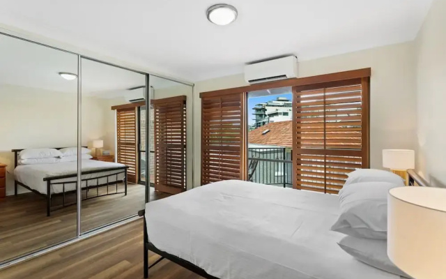 Charming 2-bed Apartment With City Views