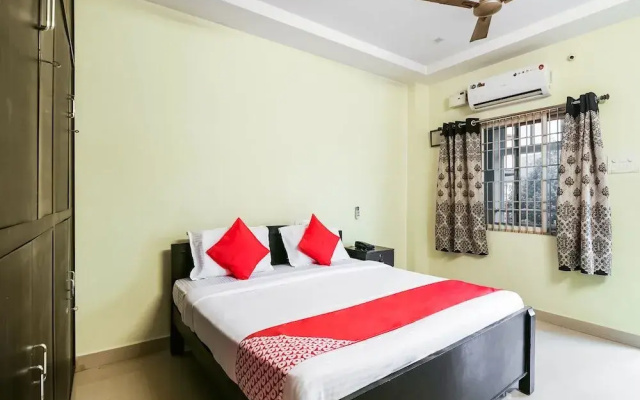OYO 14207 Royal Residential Lodge