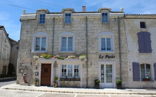 Le Patio Chambres et Table dHotes