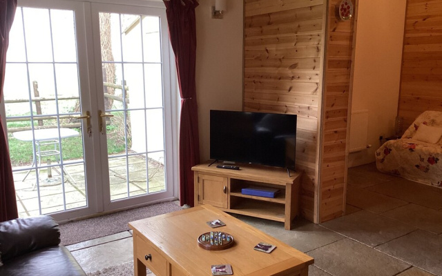 1 Bed Lodge-sleeps 4-pet Friendly-free Parking