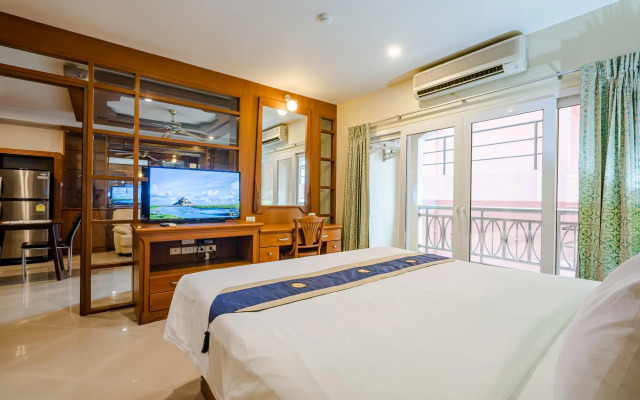 Whitehouse Condotel