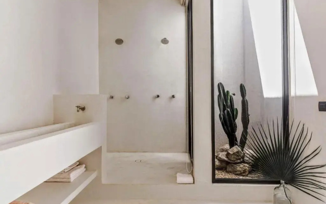 Villa in La Veleta for 16 guests