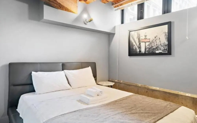 Old Montreal 4BR 2 Floors Loft Hotel