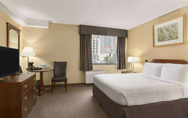 Days Inn by Wyndham Fallsview