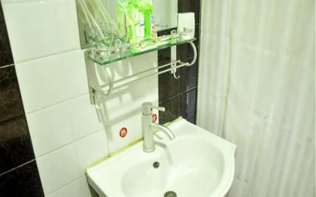 Yinan Shangjia Express Business Hotel