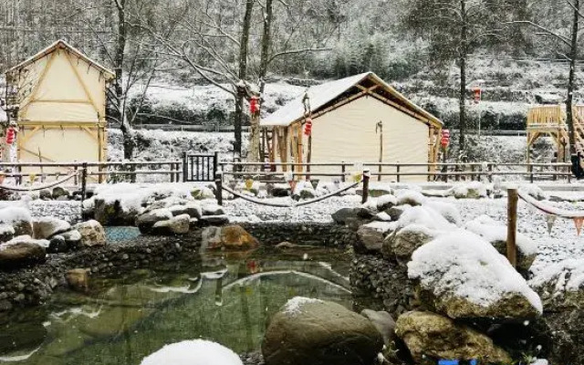 LUCIGOGO Luxi Valley White Deer Private Soup Tent Camp