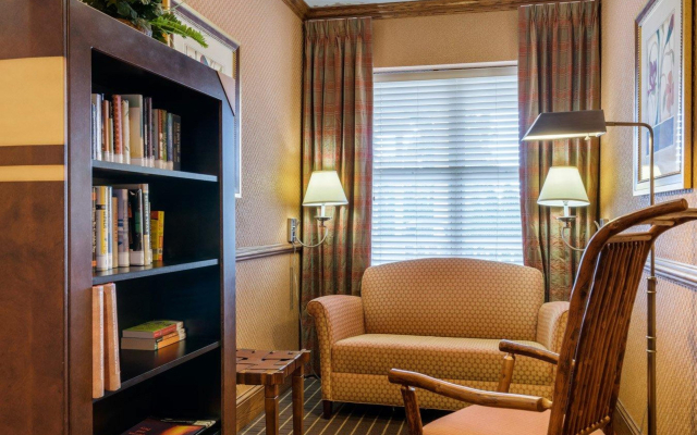 Comfort Inn & Suites Dover near Speedway