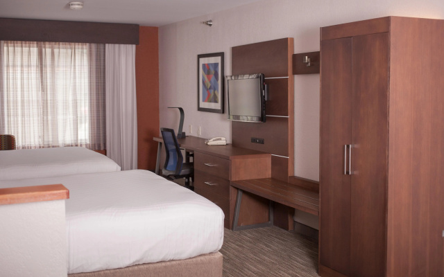 Holiday Inn Express Hotel & Suites by IHG