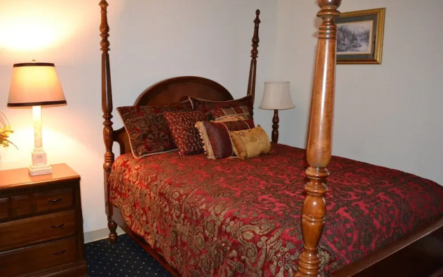 City View 410 3BD Condo with Private Balcony by RedAwning