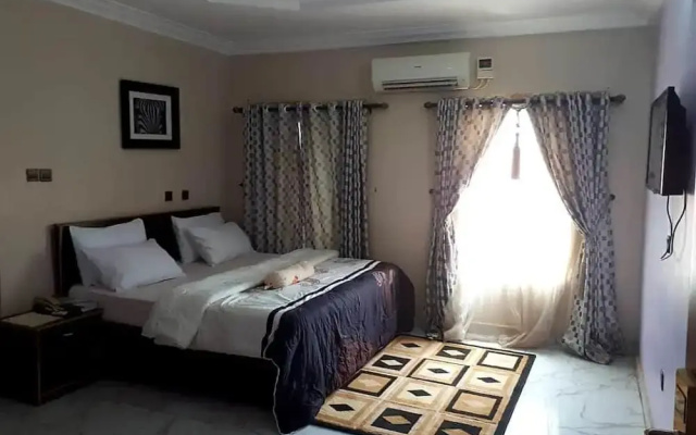 Nue-Crest Hotels And Suites