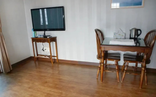 Jeju Oedolgaenara Pension & Guesthouse