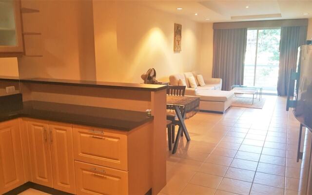 Lovely 2-bed Apartment in Pratumnak With Pool View 2