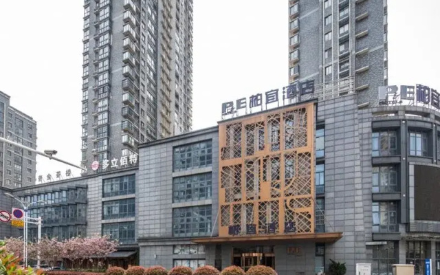 Meixu L Hotel (Zhenjiang Suning Plaza Xijindu Branch)