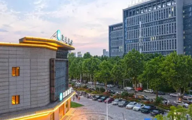 HanTing Hotel (Wuhu University Town Desheng Plaza)